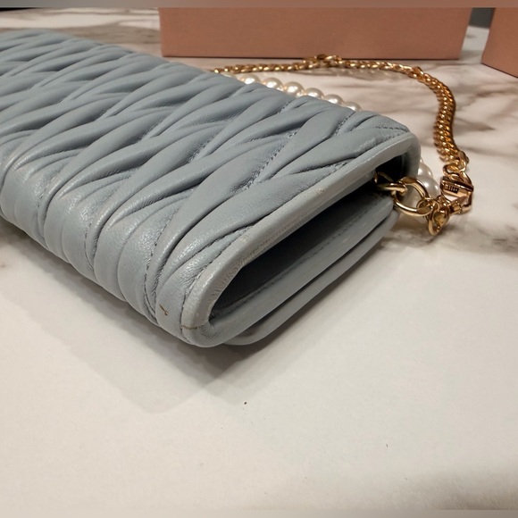 Miu Miu Matelasse Bifold Long Wallet Logo
Leather Cielo Blue - Picture 10 of 16